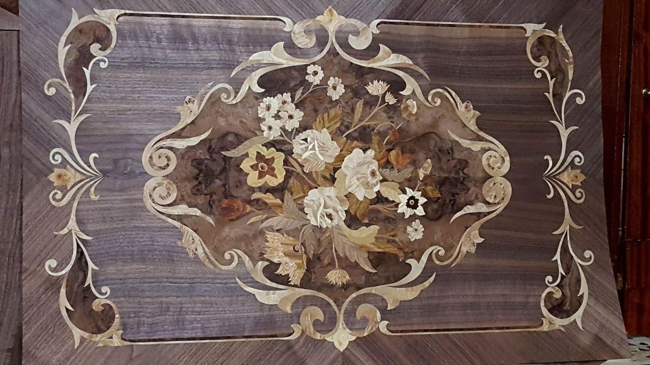Pannello con cartiglio floreale (foto originale)