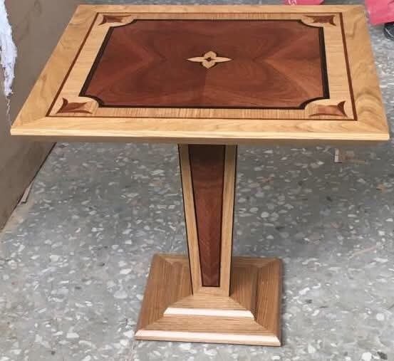 Tavolino a colonna