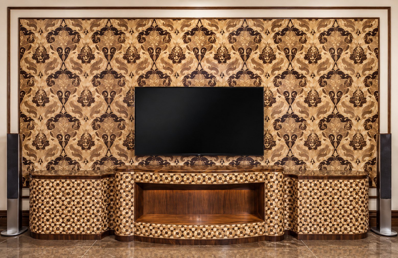 Boiserie in intarsio e mobile TV, installati (immagine migliorata)