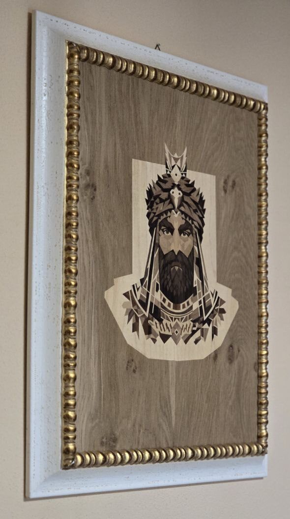 King Marquetry Portrait – 300 Wood Pieces of Italian Handcraft Excellence | VaCa Marquetry